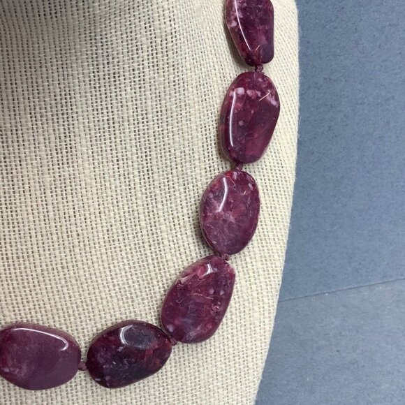 Marbled Organic Bead Necklace 15 In Maroon Purple Knotted Cord Gold Retro BoHo - Picture 4 of 7
